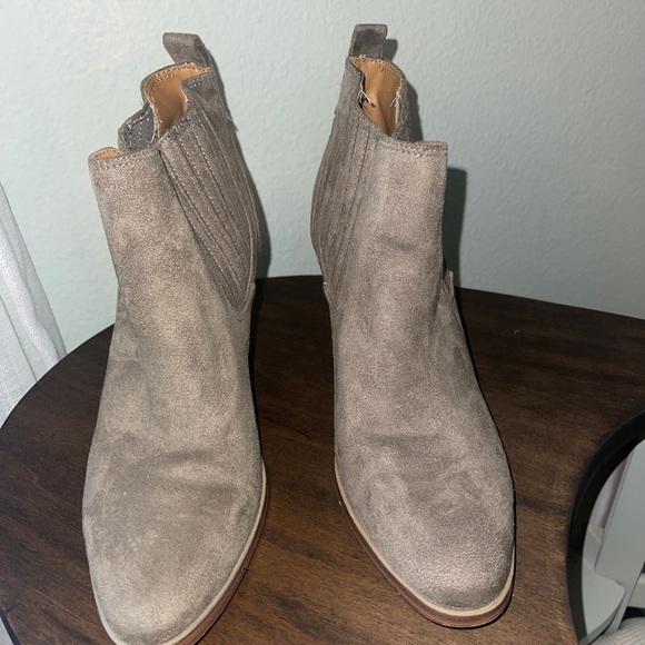 Heel boots, green/brown color. Worn once - Picture 2 of 4